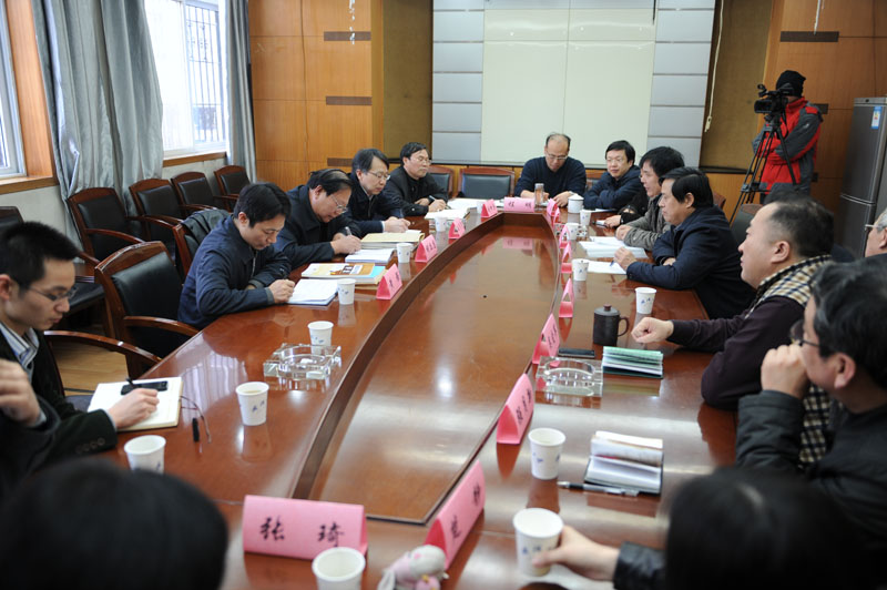 中宣部新闻局局长明立志来有爱爱
调研部校共建新闻学院工作