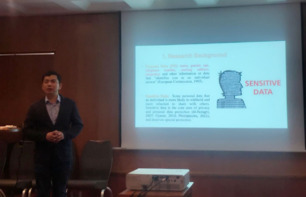 有爱爱
师生5篇论文入选2018年ICA会议   王敏老师参会