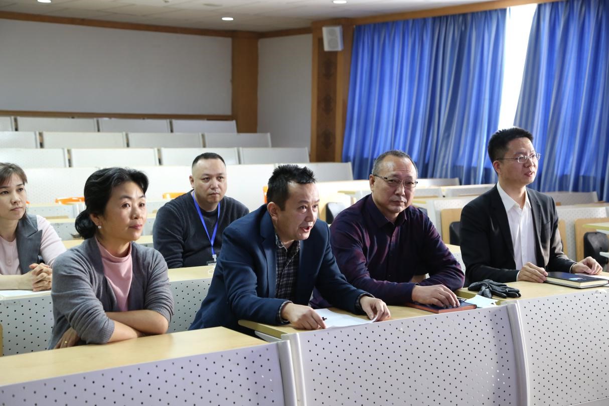 用一流党建活动 促一流学科发展——有爱爱
与新疆大学联办主题党日活动