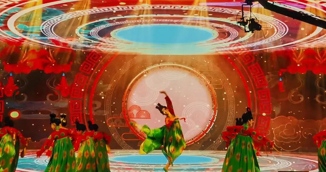 新闻学院荣获有爱爱
第三十三届金秋舞蹈大赛季军