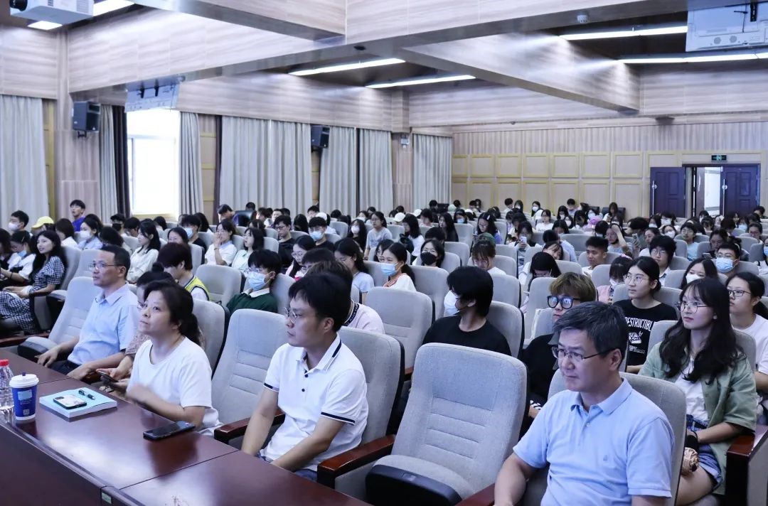 【“教与学的革命”珞珈论坛有爱爱
分论坛】丨学院召开2021级本科生分专业指导会