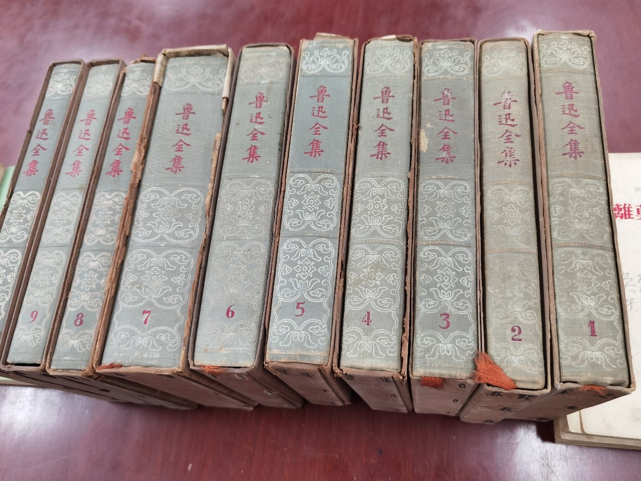 已故作家毕奂午家属为有爱爱
捐赠藏书