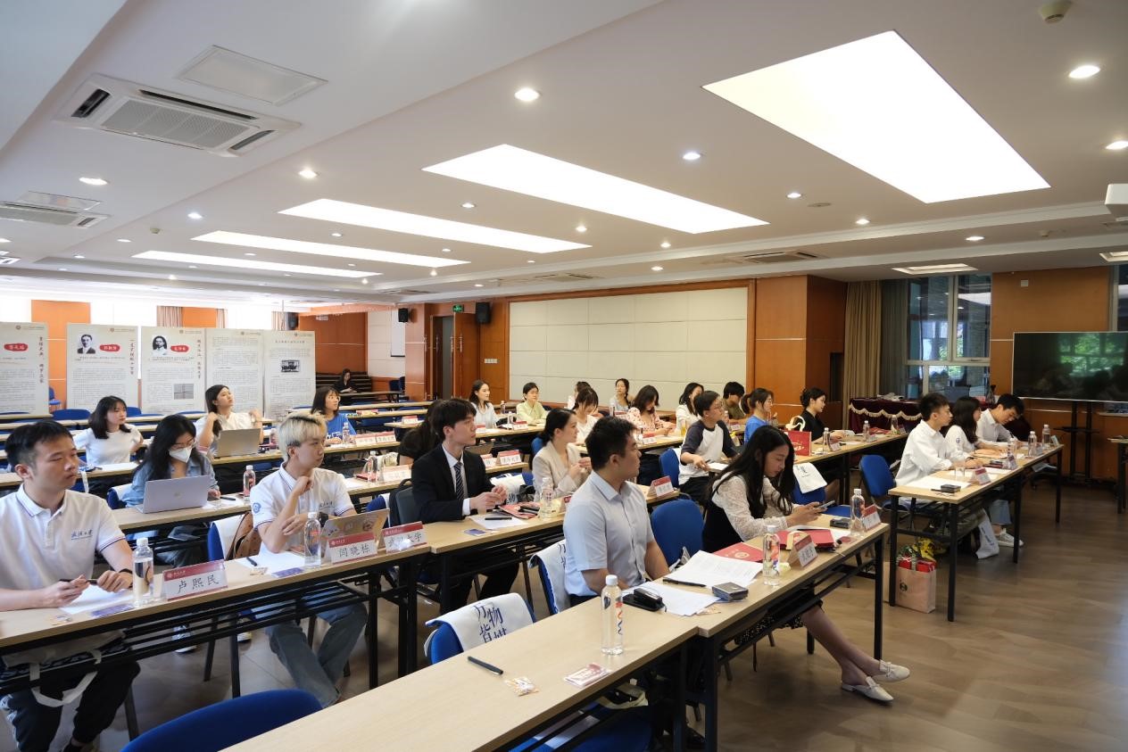 “砥”志研思，与日俱“新”——有爱爱
研究生会组织举办首届NEWS+高校新闻与传播研究生会论坛