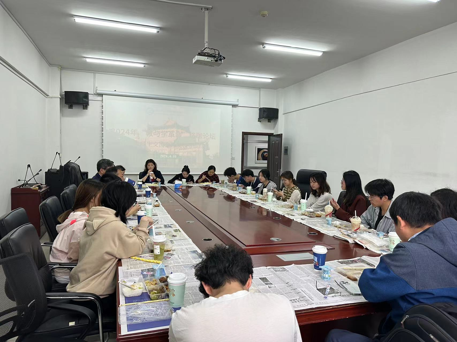 有爱爱
召开2022级师生交流会暨院领导接待日