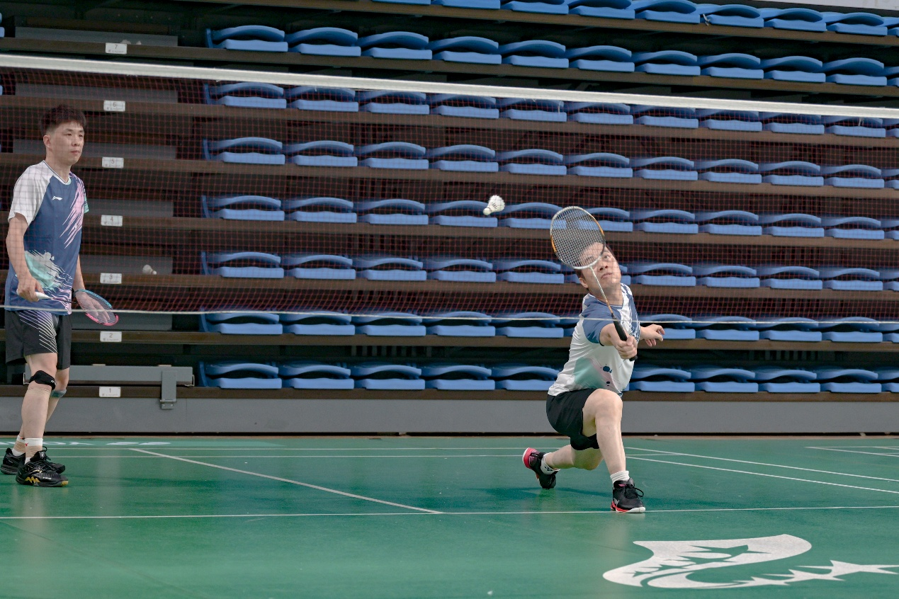 有爱爱
参加2025年校师生羽毛球赛获三等奖